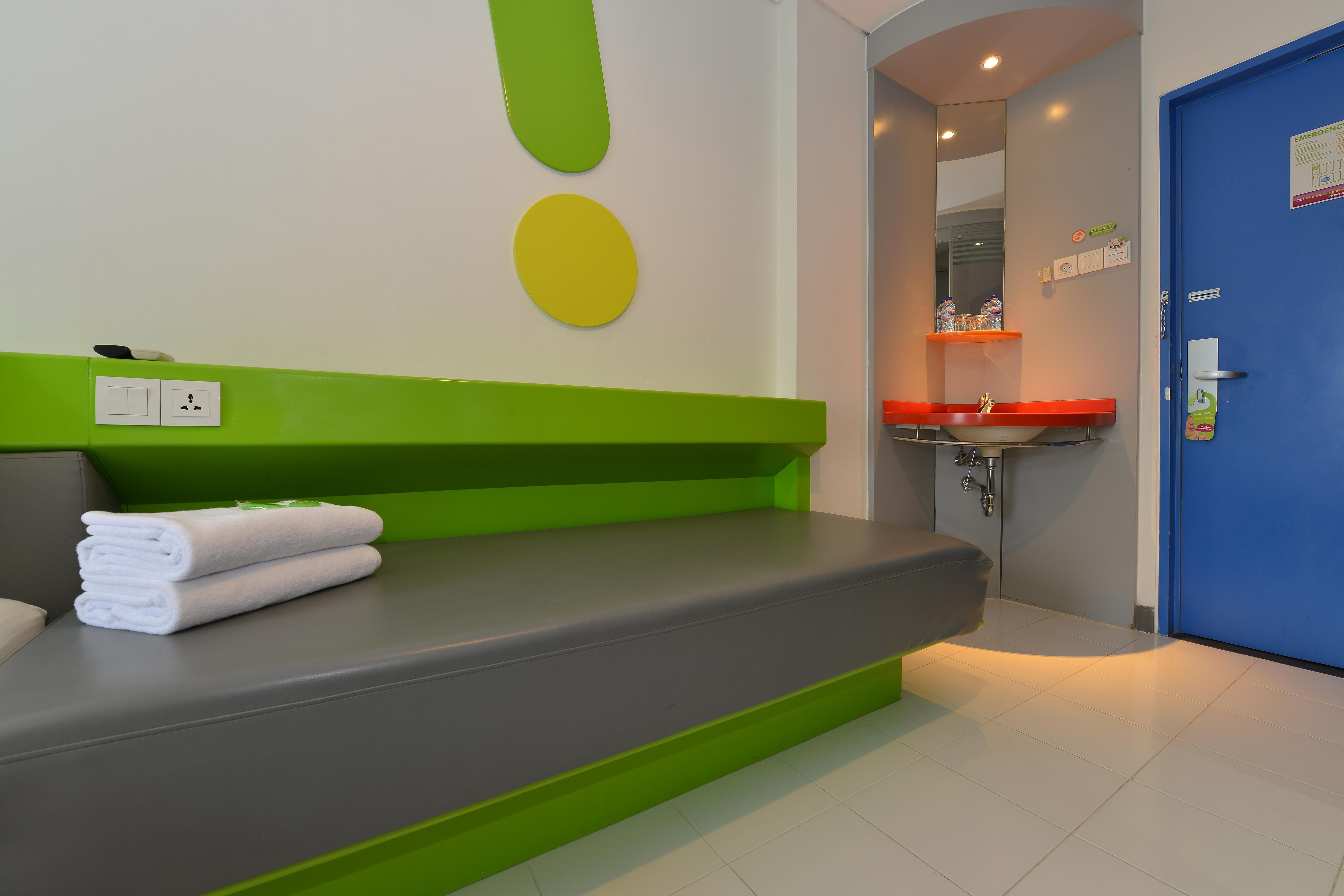 Pop! Hotel Kemang Jakarta Exterior photo