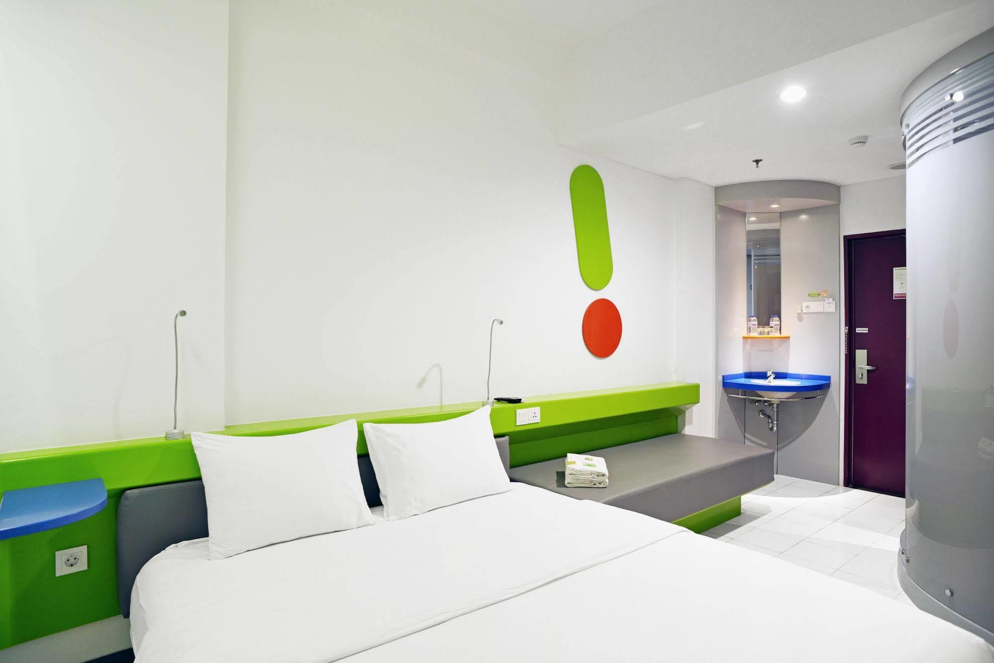 Pop! Hotel Kemang Jakarta Exterior photo
